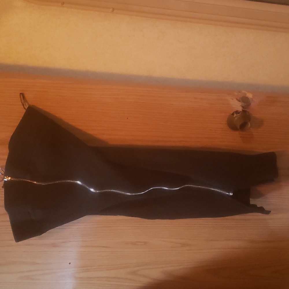 Little black dress. Zips all the way up in front. Strapless